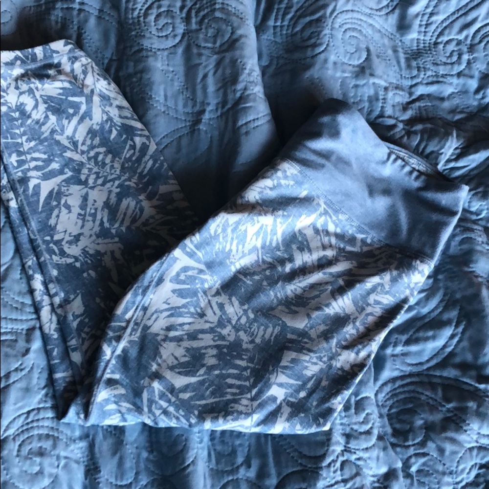 MOVING SALE! MUST GO! Prana Capri leggings